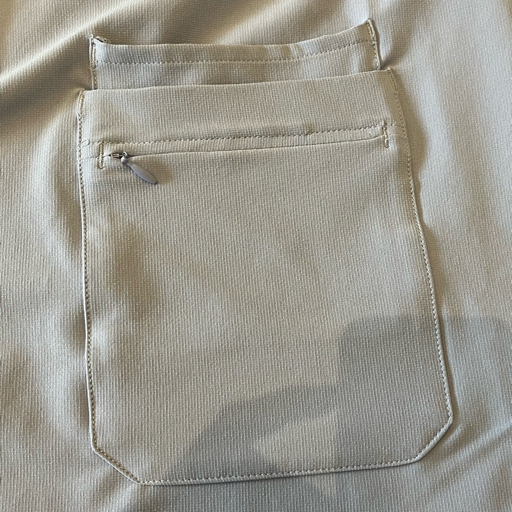 Women’s grey medical scrubs shirt. NWT. - Picture 5 of 7